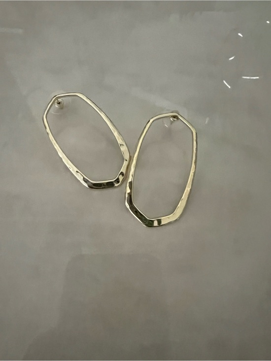 Kendra Scott Jewelry - Kendra Scott Hammered Open Geometric Hoop Earrings in Shiny Gold